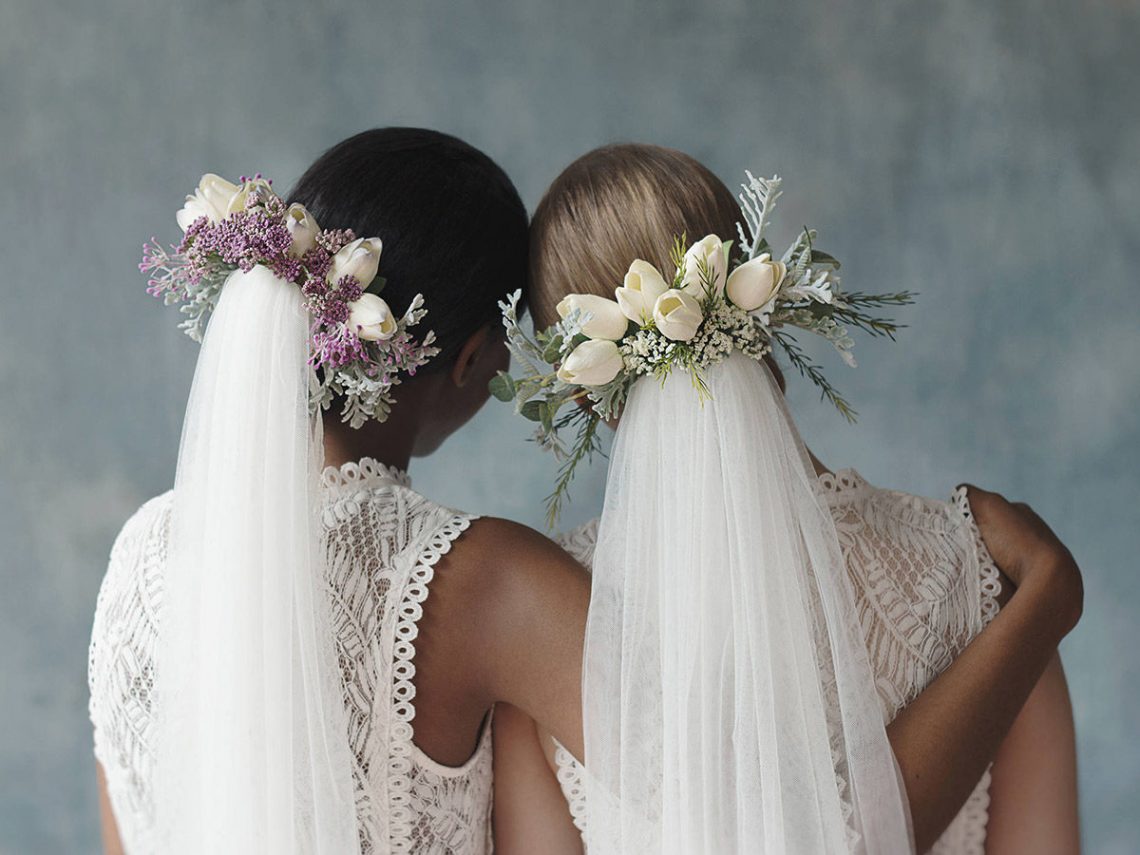 two brides with veils