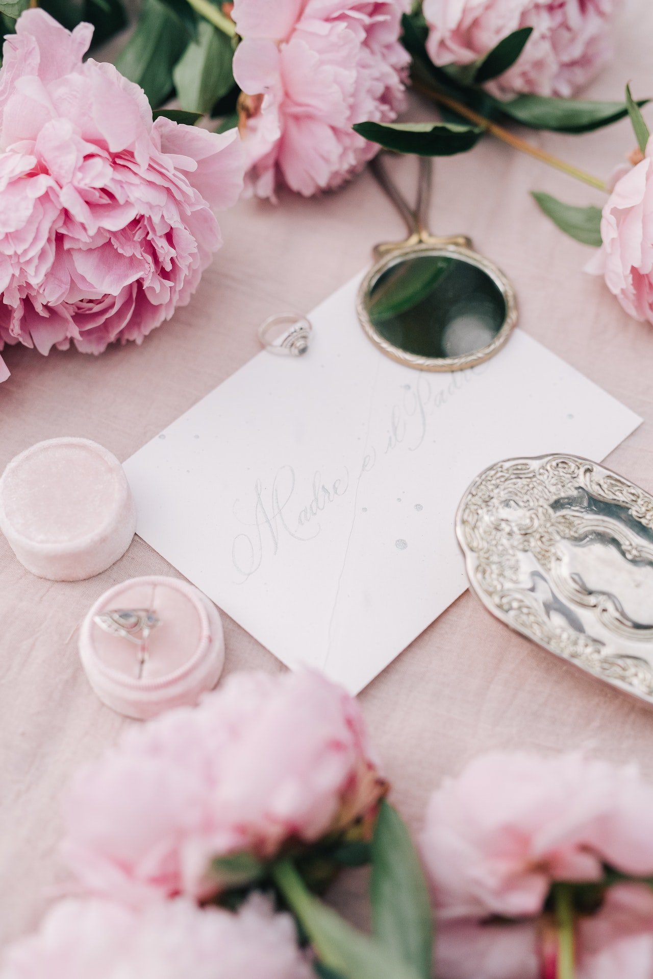 What to Put in a Wedding Card