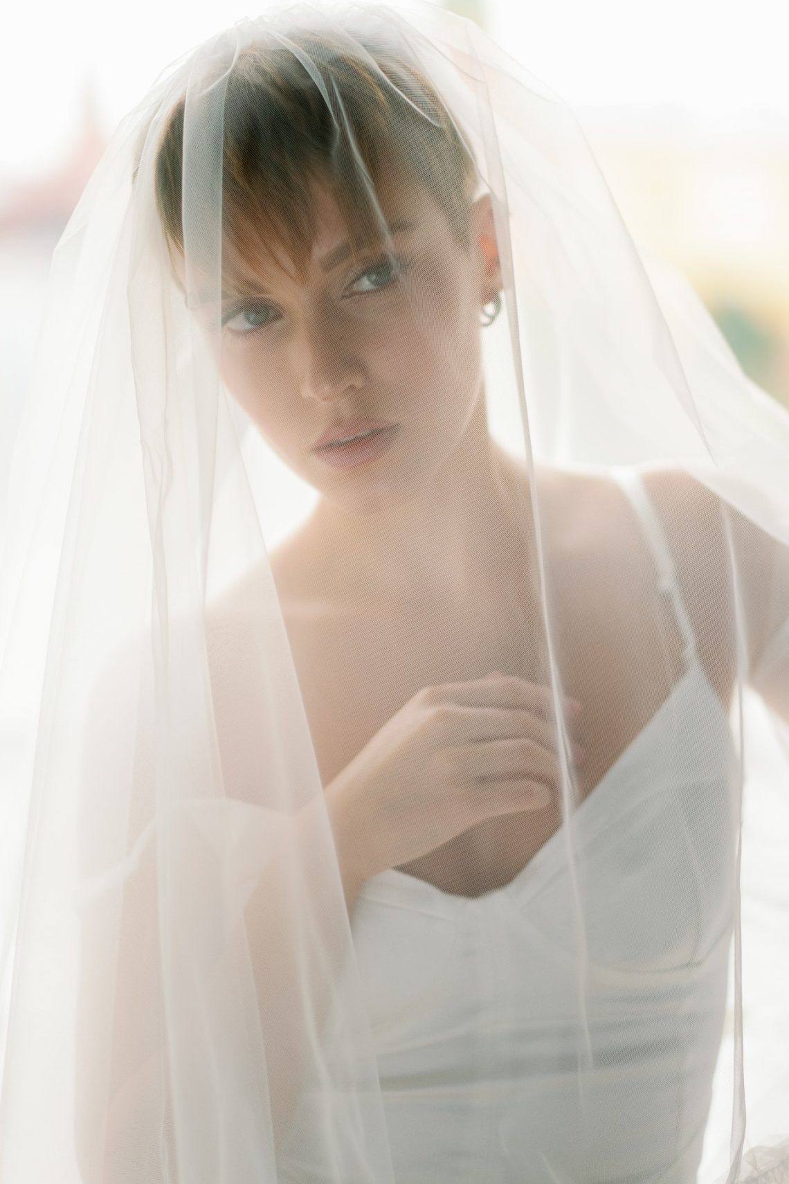 wedding hairstyles for short hair bride in veil
