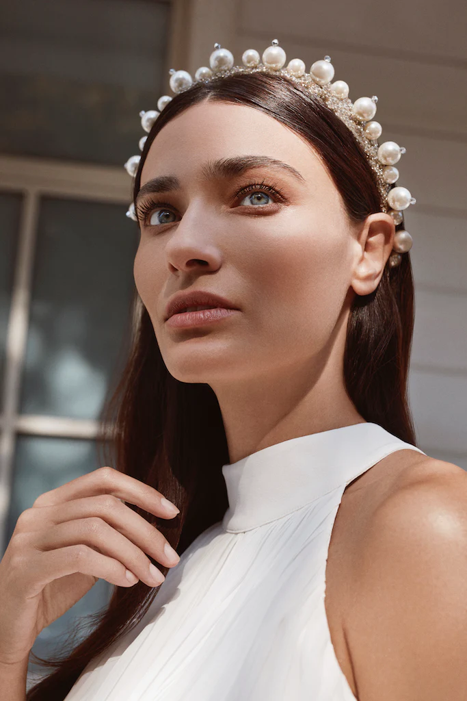 Pearly embellished hairband bridal accessory 